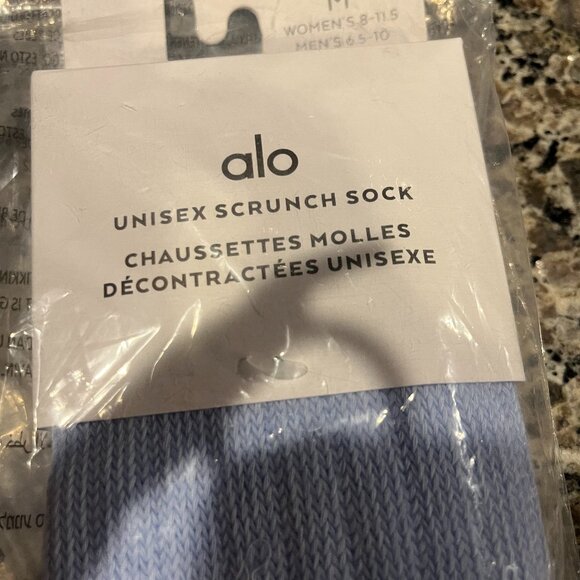 NWT Alo Yoga Scrunch Socks SEASHELL BLUE Size M - Picture 2 of 3